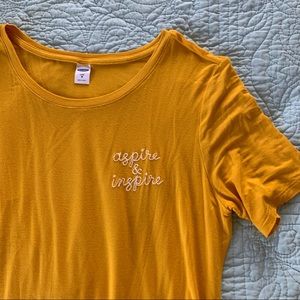 Old navy mustard t shirt